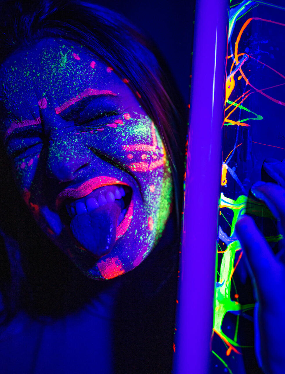 UVéčka zábava pre všetky vekové kategórie, narodeninová párty, hra farieb a svetiel